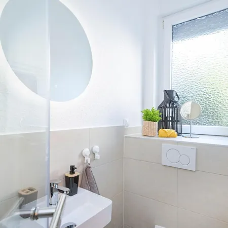 Stylische In In Naehe Von Messe Und * Эссен